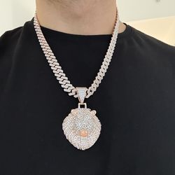 Moissanite chain and pendent set