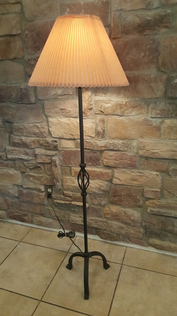 Floor lamp