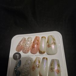 Handcrafted nails and led lamp bundle