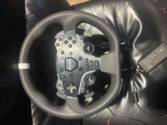 Moza R3 racing wheel and pedals