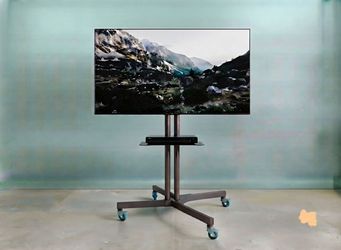 Mueble para tele. Puedes llevarlo a ver el juego o la novela a donde quieras.
