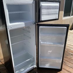 Refrigerator - Apartment Size