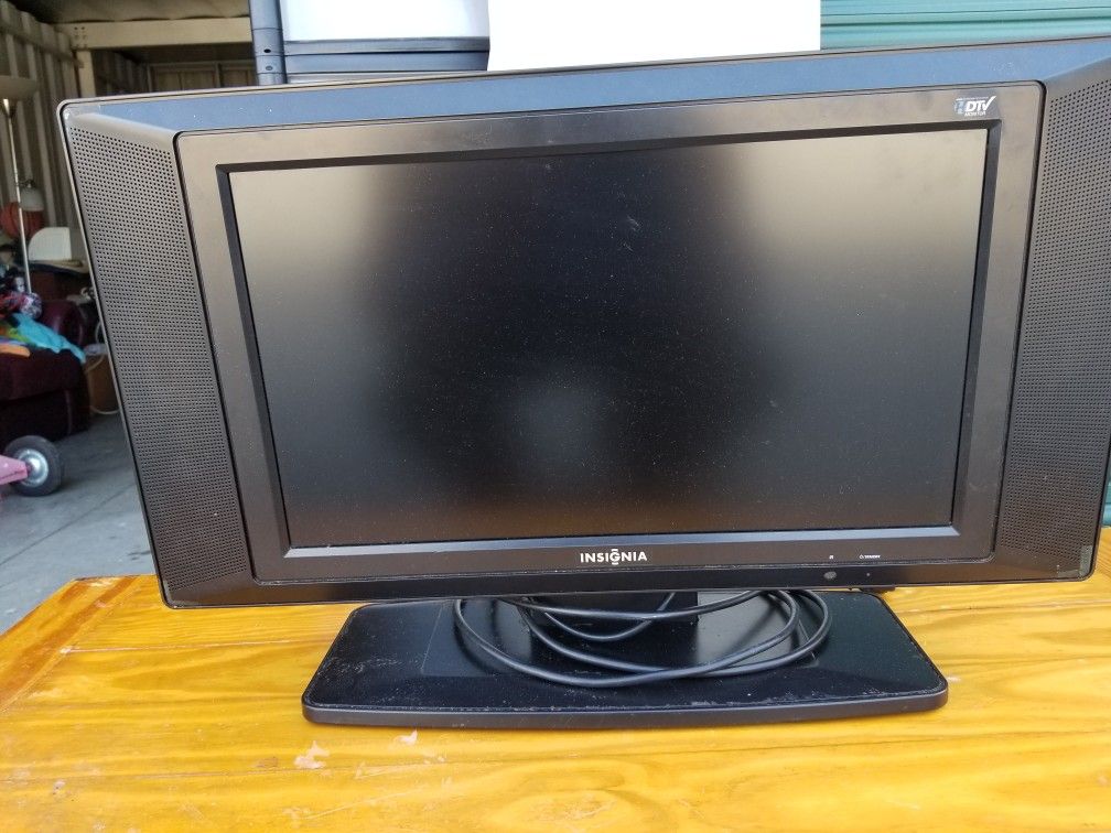 20 in Insignia Flatscreen TV