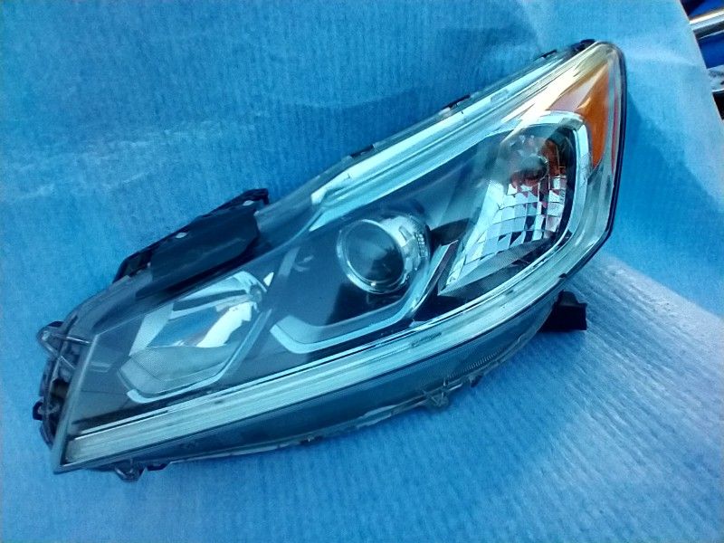 Honda Accord Driver Side Headlight. OEM Part