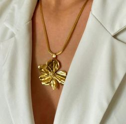 Beautiful gold Necklace