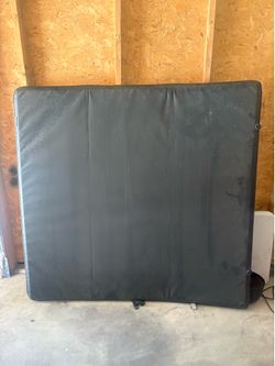 Truck bed cover