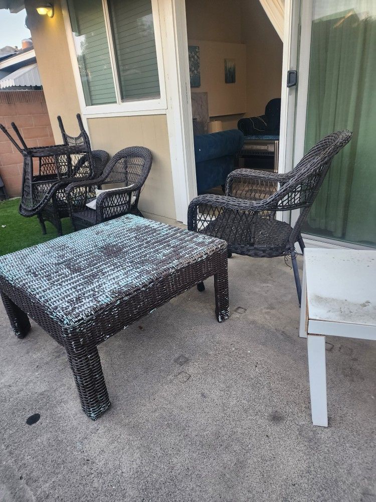 Wicker Outdoor Table 4 Chairs