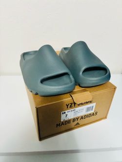 Size 7 Yeezy slides Slate marine