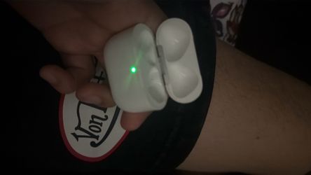 Apple AirPods Charging Case