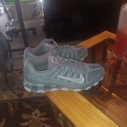 REAX.  Nike Shoes Size 10