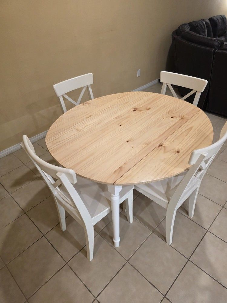 Moving SALE - Kitchen Table & Chairs