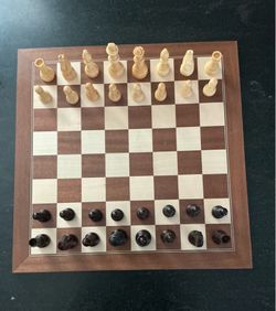 CHESS BOARD and CHESS PIECES PRIMERE QUALITY
