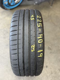 19” tire single michelin 225/40/19 semi new with installation $100