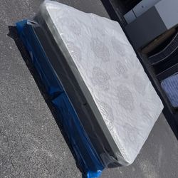 King mattress PILLOW TOP  and box spring set (2pc - brand new) 