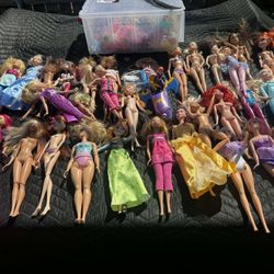 Barbies And Accesorios Bundle