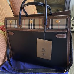 Burberry Original Purse Brand New! 