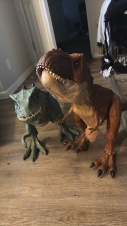 Three-foot T-Rex and Giganotosaurus  dominates !