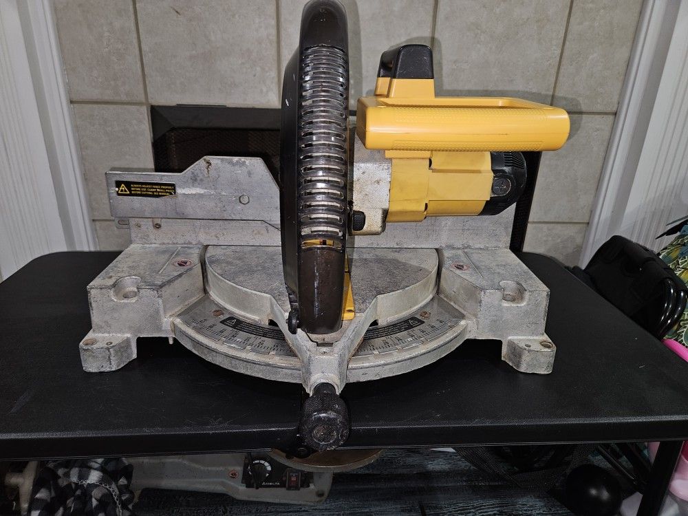 Dewalt 12in. Compound Miter Saw