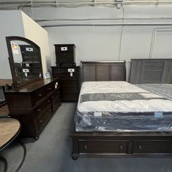 4pc Queen Bed Set