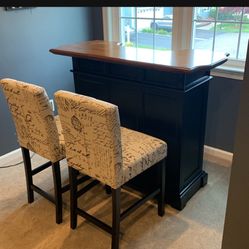 Bar With Storage,Wine Rack And Bar Chairs 