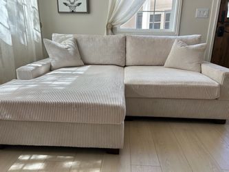 Sofa with left hand facing Chase