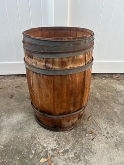 Vintage Wooden Barrel – Farmhouse Rustic Primitive Dry Goods / Nail Keg Style, 22.5" Tall