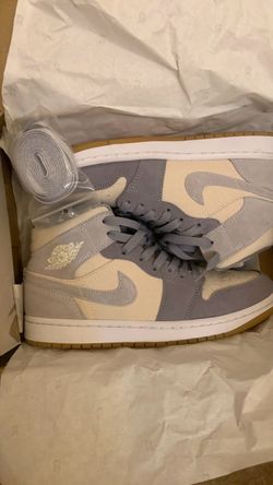 Air Jordan 1 MID SE (size 7.5) like new PICK UP