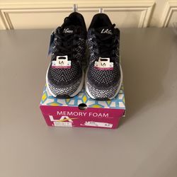 LA Gear Lightweight Sneakers Size 8.5