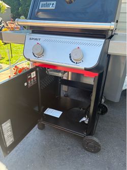 Weber Spirit E 210 propane gas 2 burner.