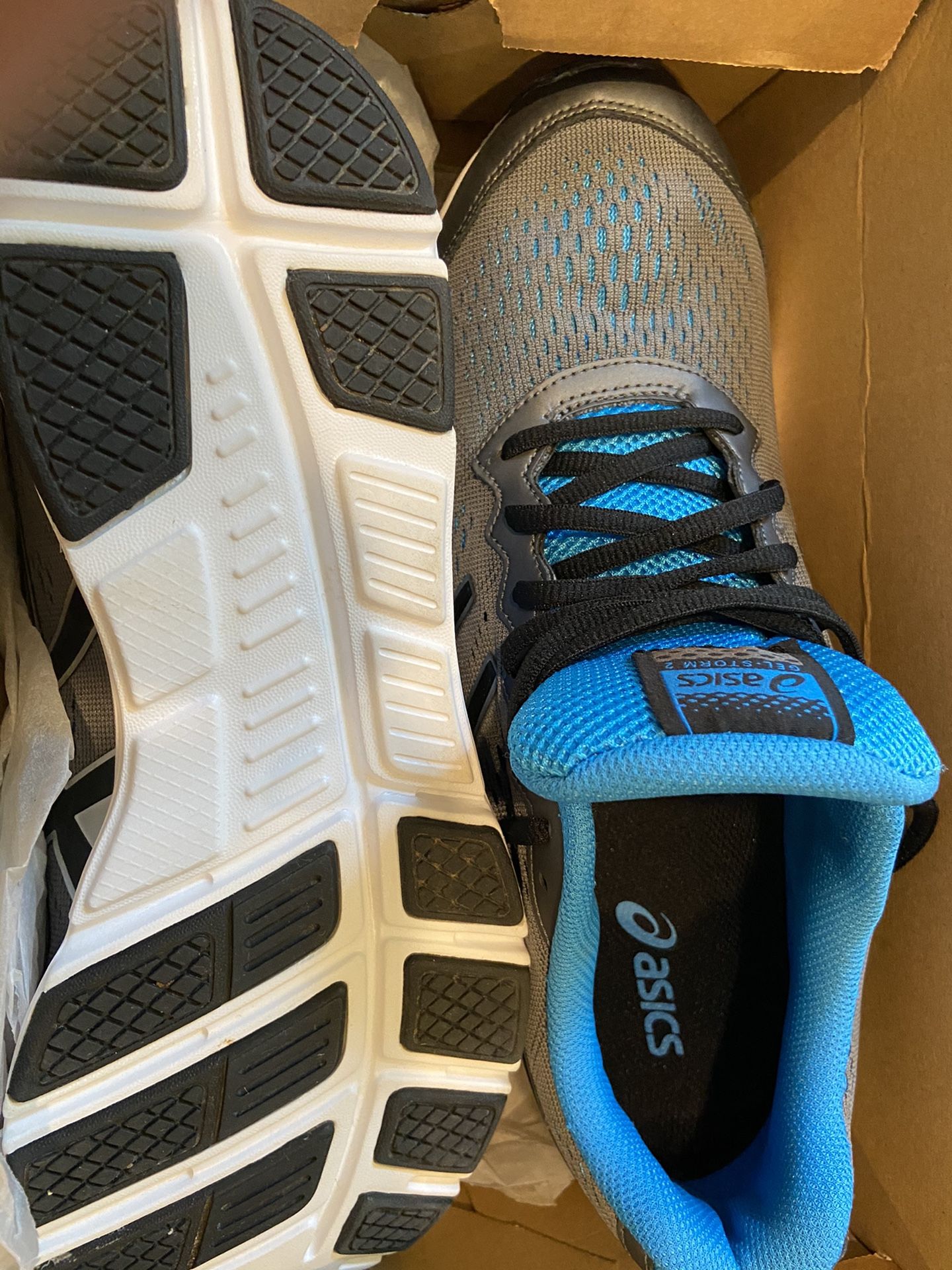 New Tennis shoes size 11 for men
