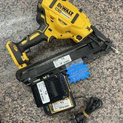 Dewalt 20v 15GA Finish Nailer w/Battery+Charger