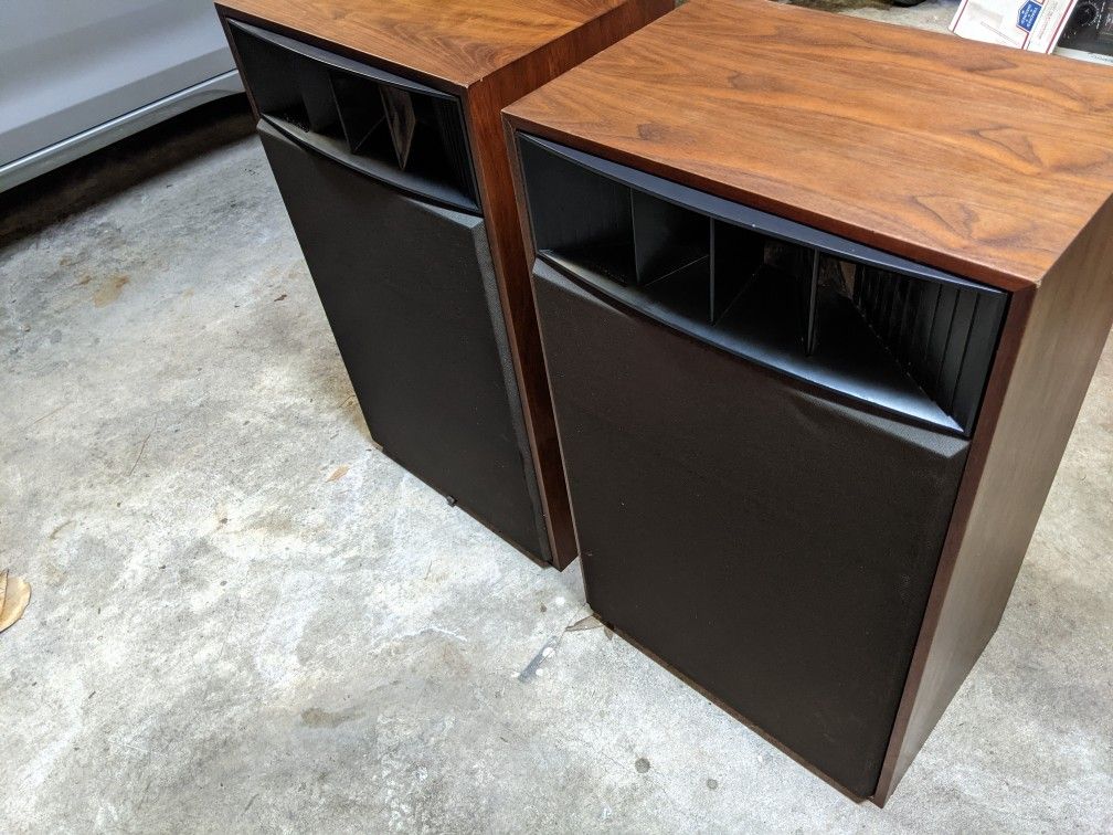 Realistic Mach One, Two Speakers