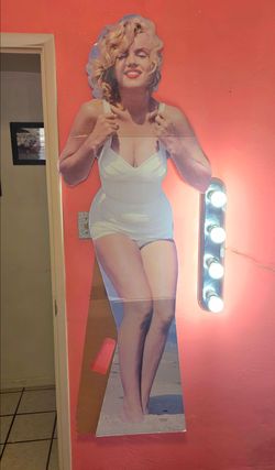 Marylin monroe life size star cut up cardboard pop up