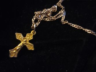 GOLD TONE 20" CHAIN WITH CROSS