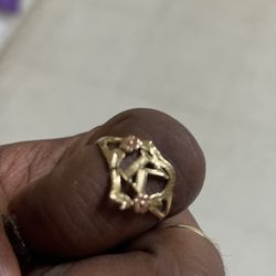   10k Letter K ring $90 It’s Crack On the Sides Needs To Be Fixed!