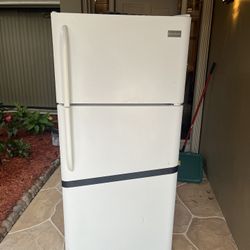 Frigidaire Refrigerator 