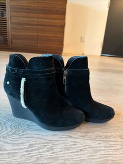 Ugg suede heel size 7