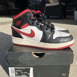 Air Jordan 1 Mid