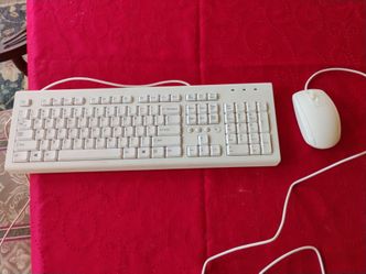 HP wired mouse and keyboard — White