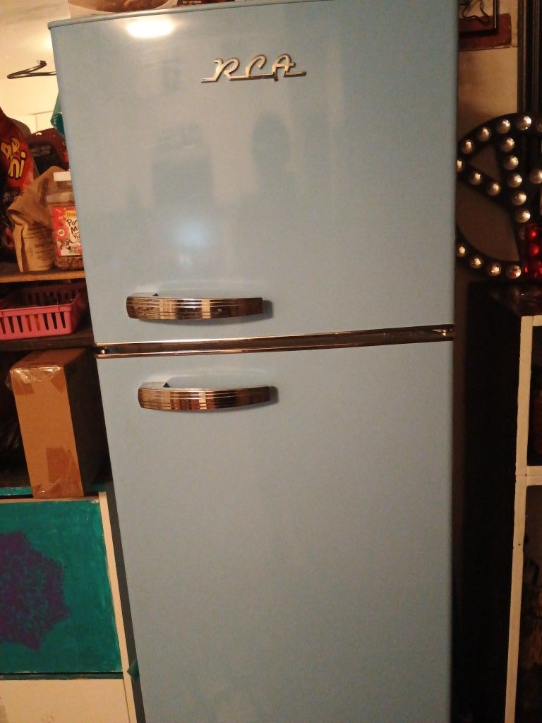RCA Retro Top Freezer Refrigerator