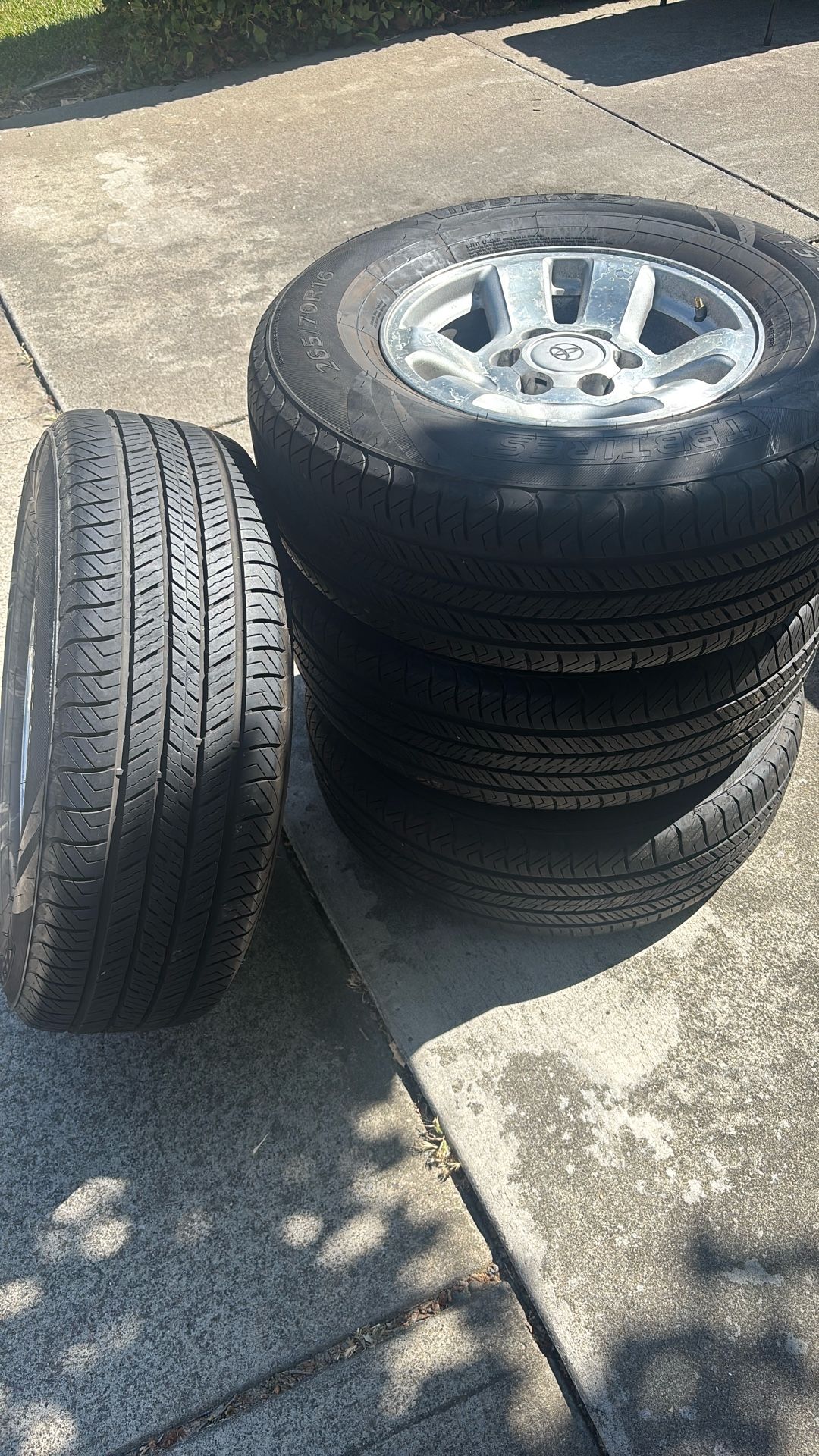 4 Plants Con Rin Para Una Toyota 265 70 R 16