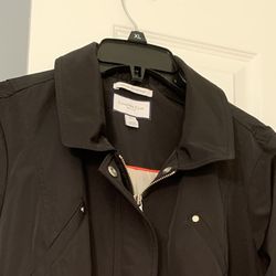 Women’s Jacket . Water Resistant. No hood    Very, Very Good Condition. Size M