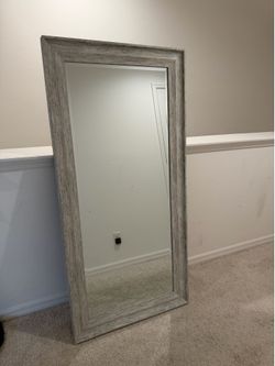 Standing mirror