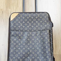 Louis Vuitton Pegase 65 Rolling Suitcase 