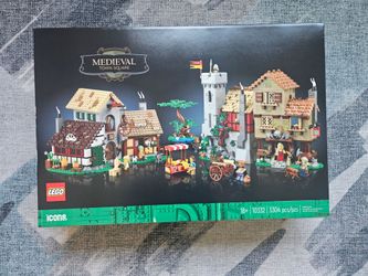 Lego Icons 10332 Medieval Town Square New/Sealed