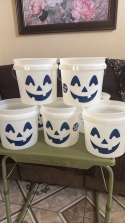 Lowe’s Halloween buckets