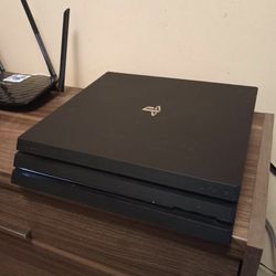 PS4 Pro Comes With Gold Controller