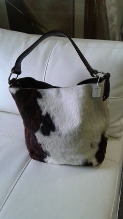 Bolso hecho en cuero de vaca$ 50.00
