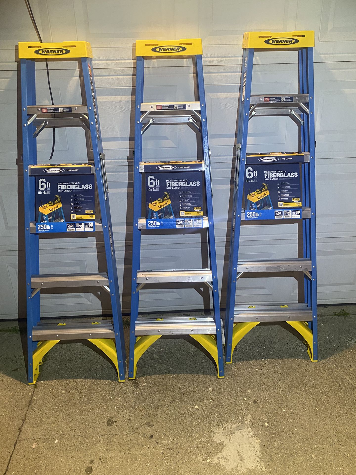 6’ Foot Fiberglass Ladder (NEW) 250lbs $75