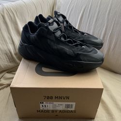 Adidas Yeezy 700 Boost Mnvn Black New 11.5